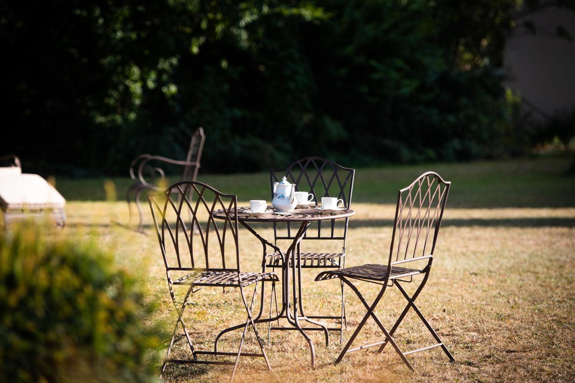 Bed and Breakfast Domaine De La Briouse Sanxay Exterior foto